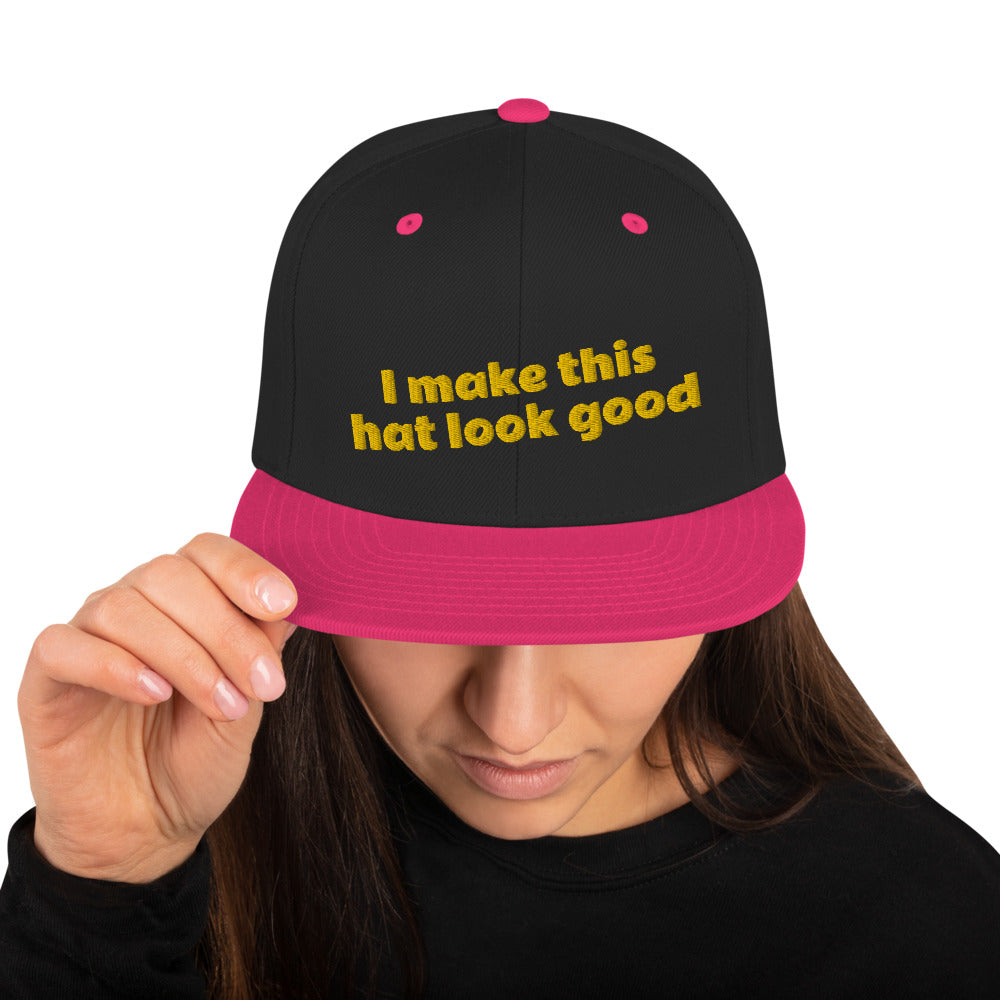 我让这顶帽子看起来不错 Snapback Hat
