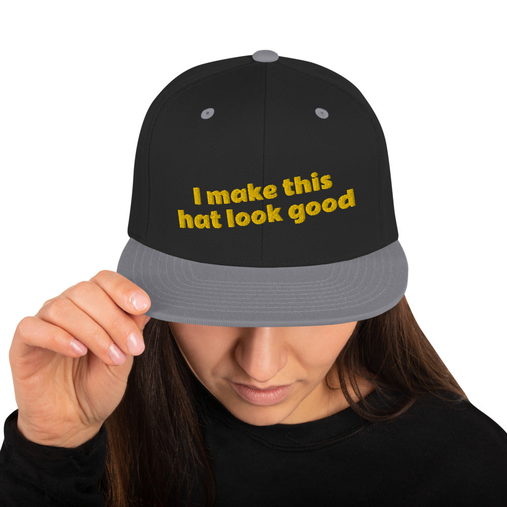 我让这顶帽子看起来不错 Snapback Hat