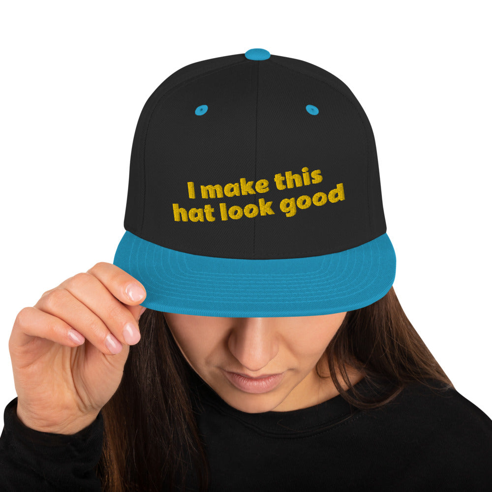 我让这顶帽子看起来不错 Snapback Hat