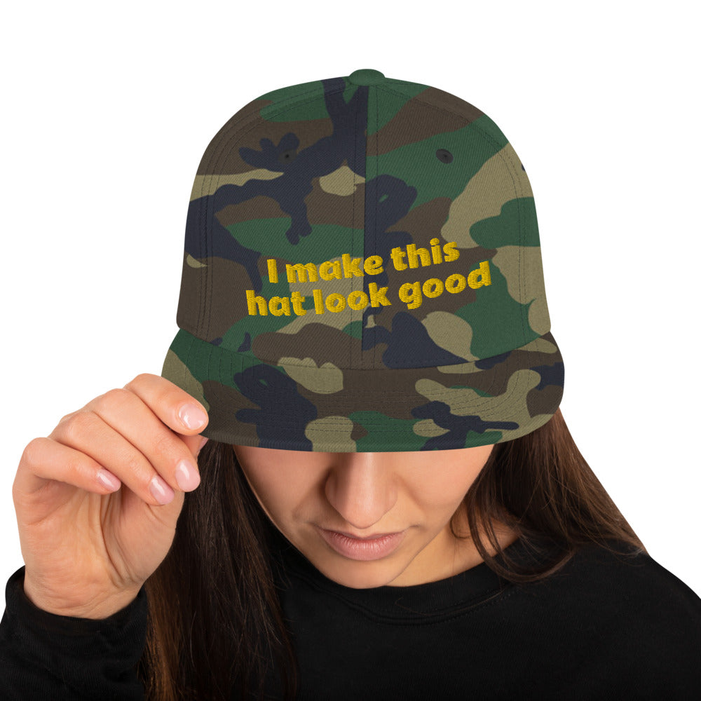 我让这顶帽子看起来不错 Snapback Hat