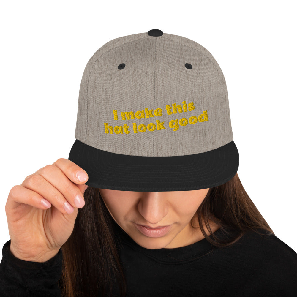 我让这顶帽子看起来不错 Snapback Hat