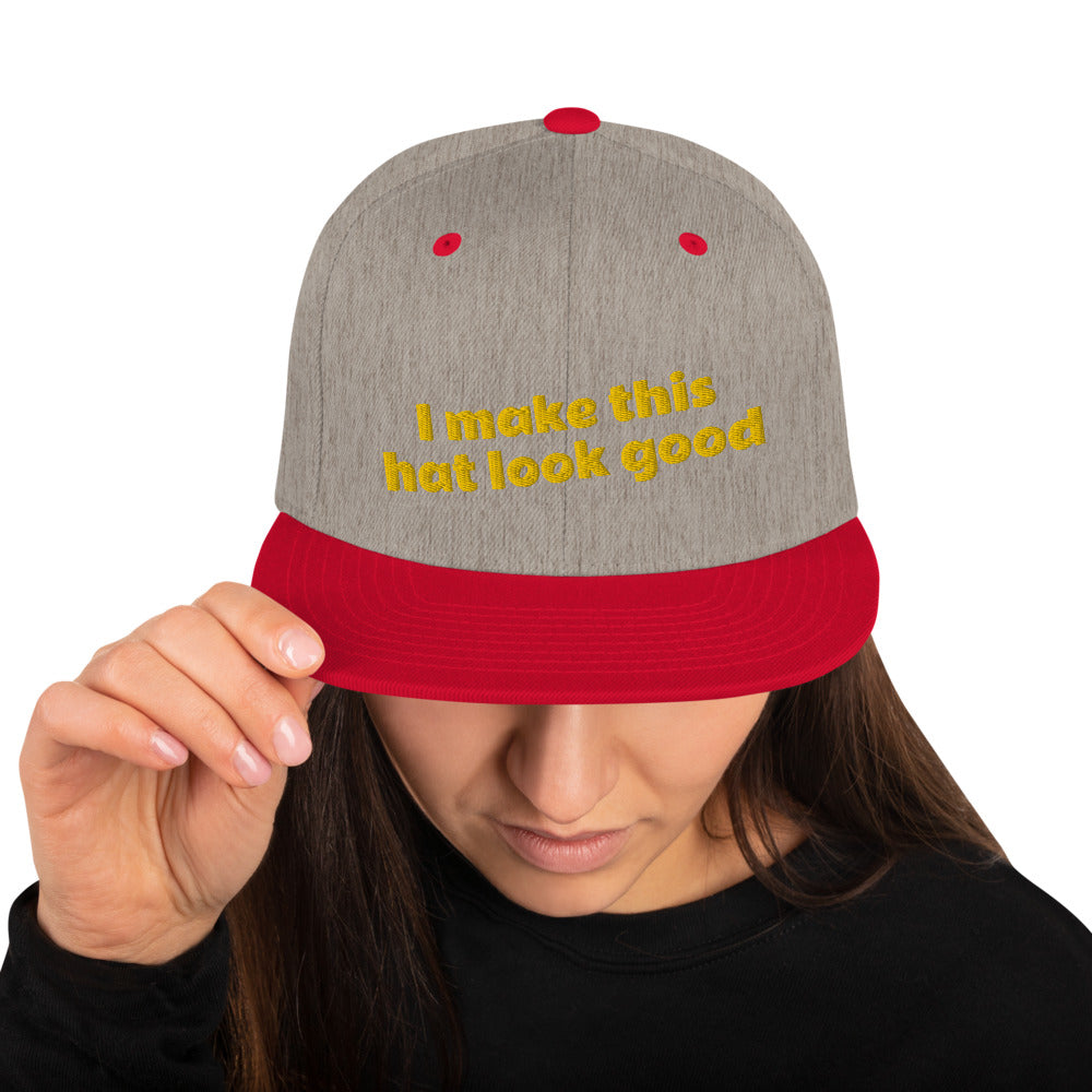 我让这顶帽子看起来不错 Snapback Hat