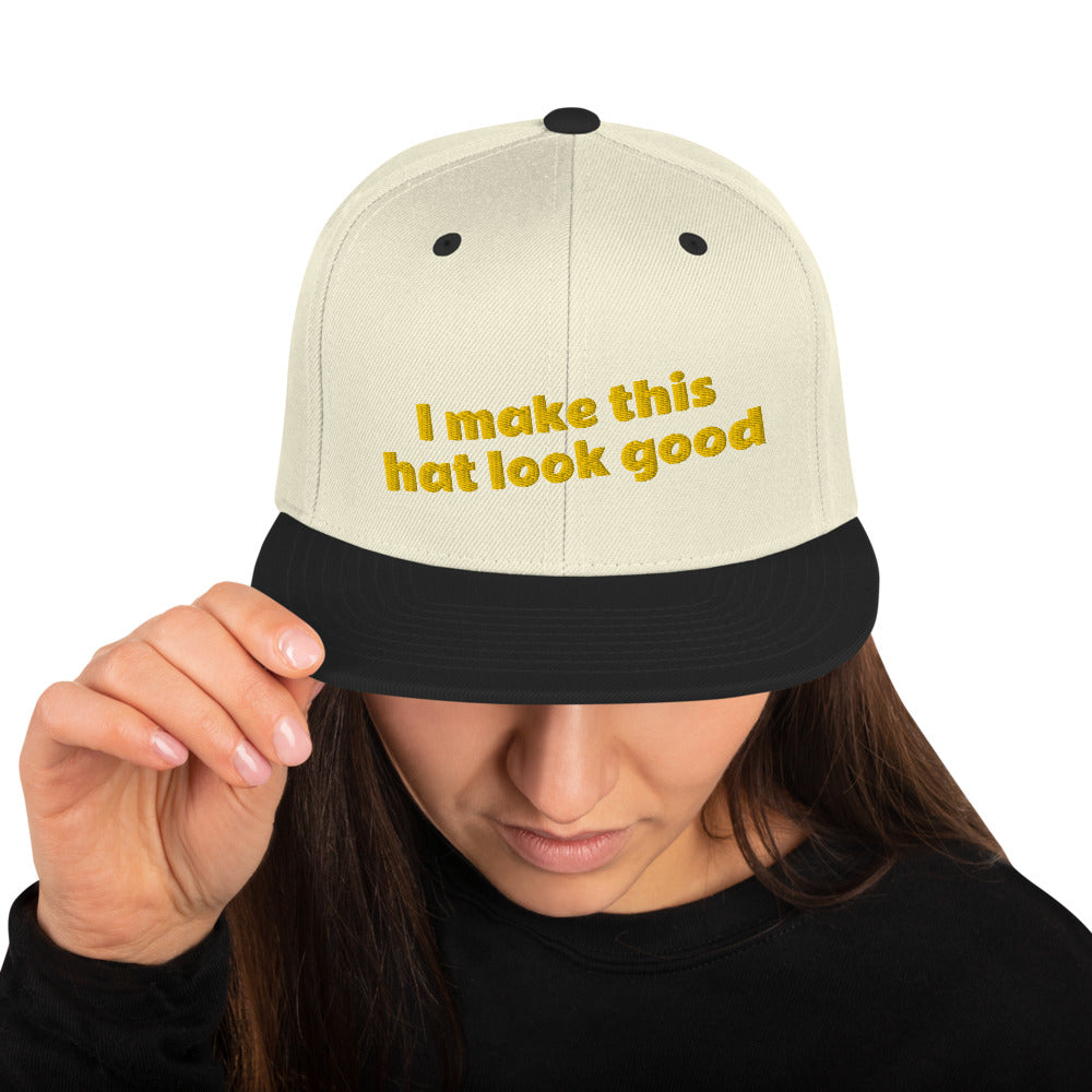 我让这顶帽子看起来不错 Snapback Hat