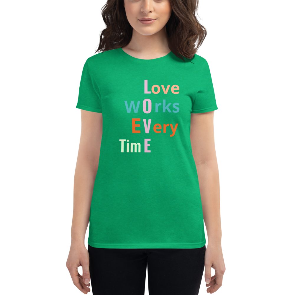 LennyBoop 的“Love”女士短袖 T 恤