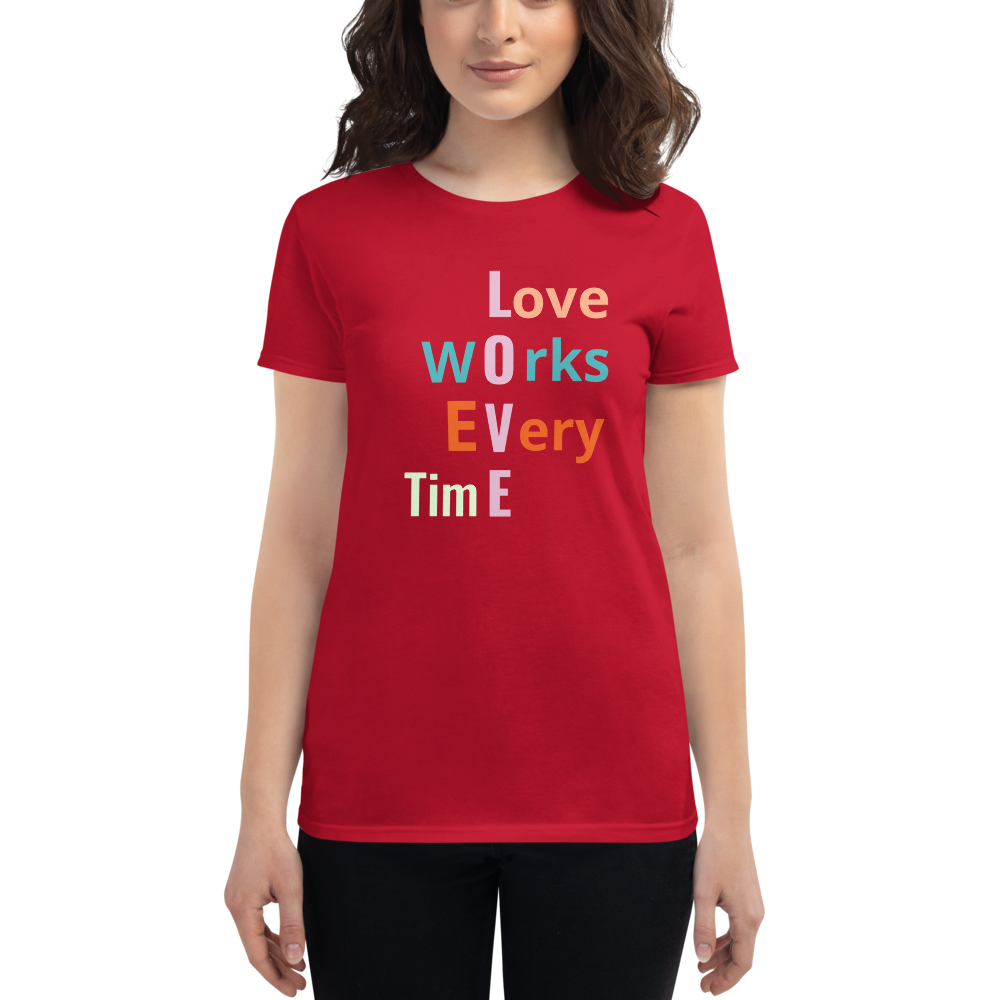 LennyBoop 的“Love”女士短袖 T 恤
